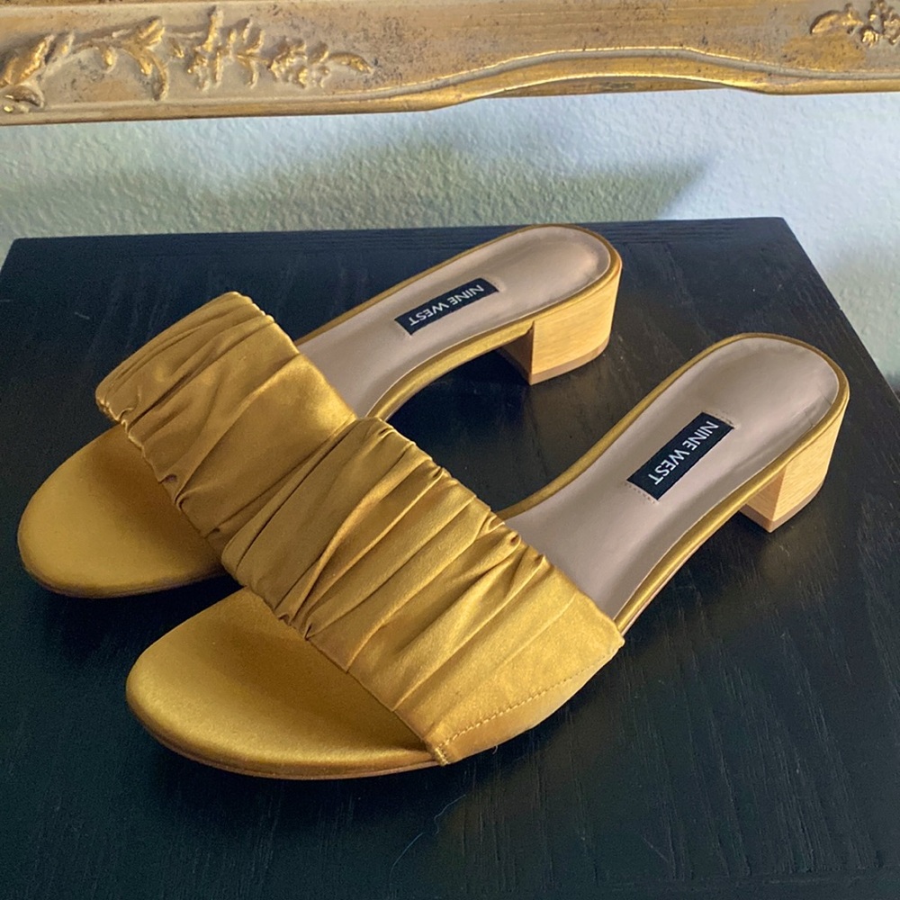 👡 Nine West Satin Slides